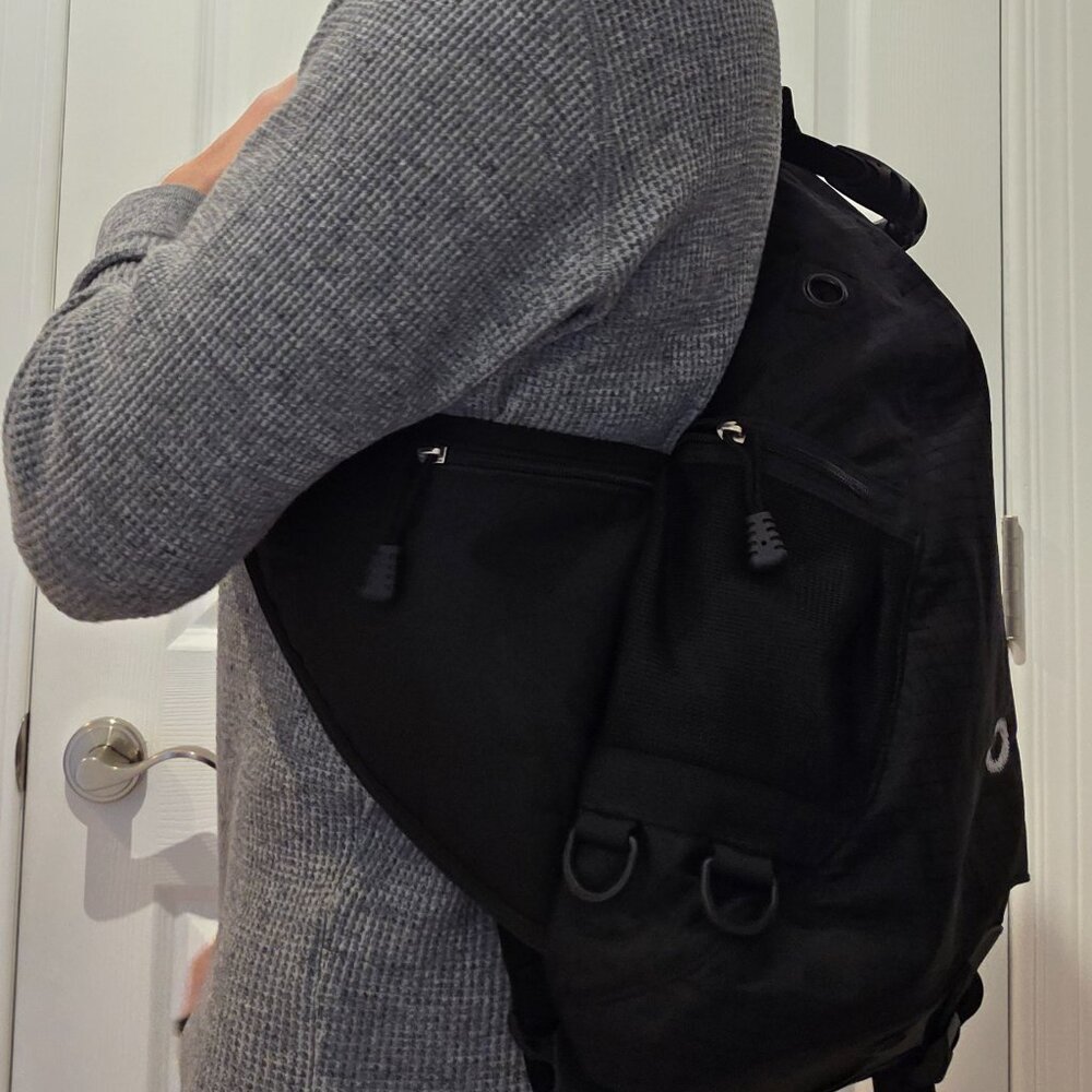OAKLEY Tactical Sling Bag From The Oakley Design Team back in 2008 -Like New - Picture 4 of 12
